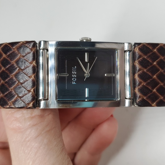 Fossil ES2311 Black Dial with Silver Case and Brown Leather Strap Watch - Picture 9 of 15